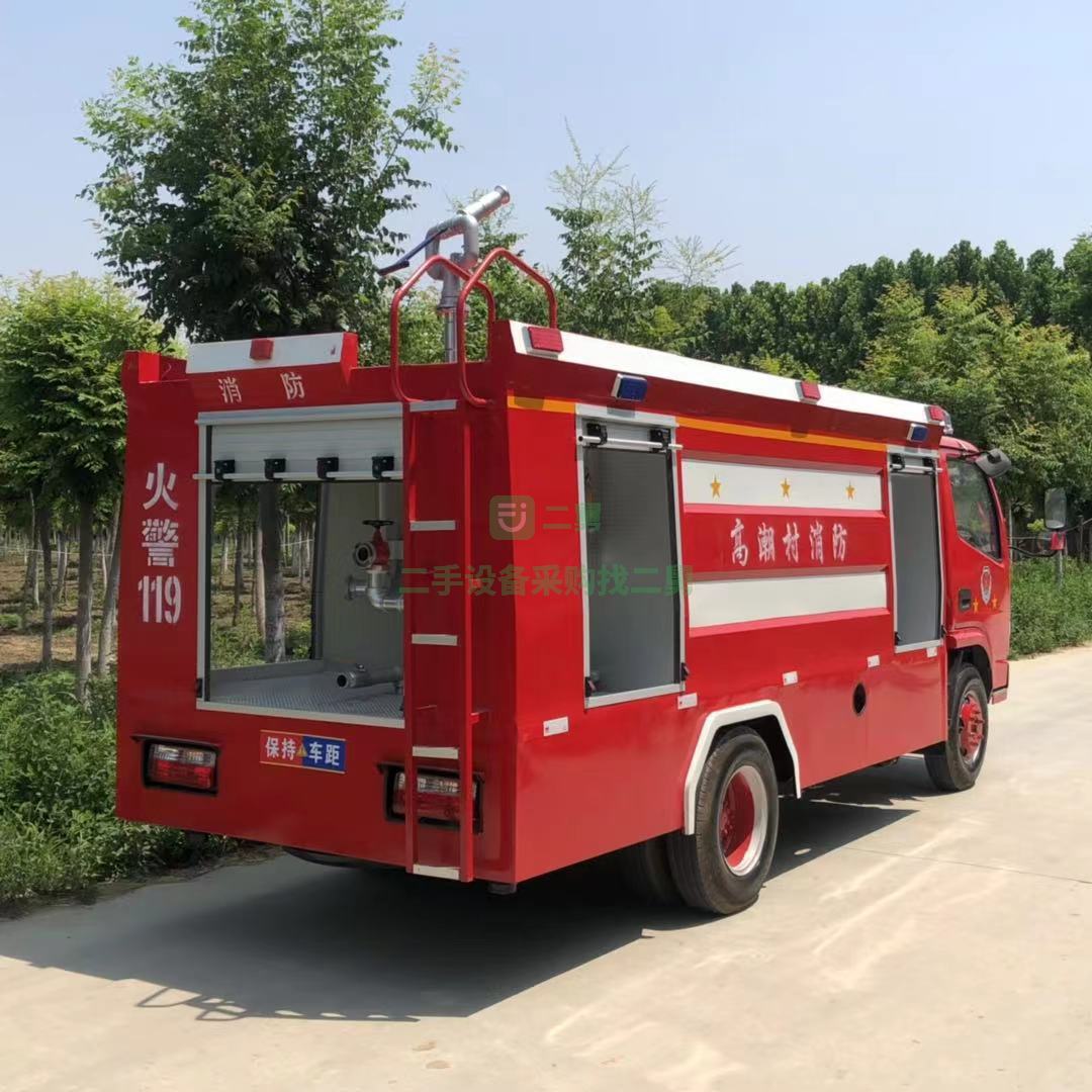 出售一臺東風5方的消防灑水車 動力80馬力