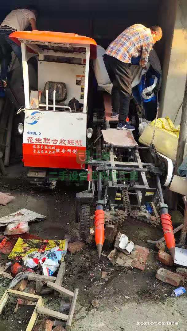 出售臨沭東泰4HBL-2的花生聯(lián)合收獲機(jī)