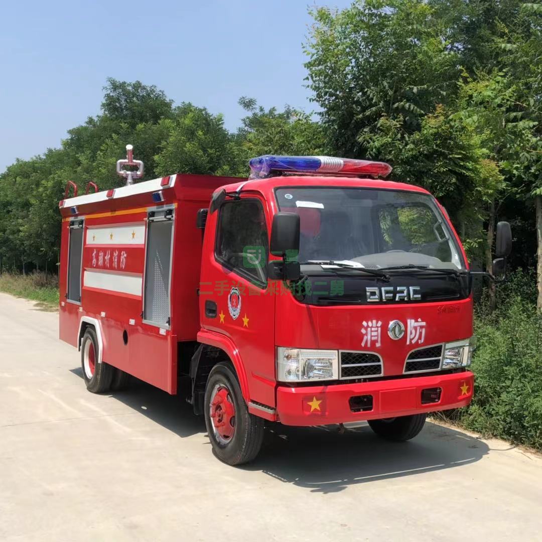 出售一臺東風5方的消防灑水車 動力80馬力