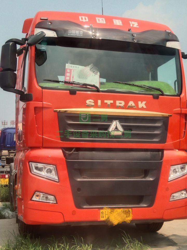 出售二手九成新的汕德卡牽引車