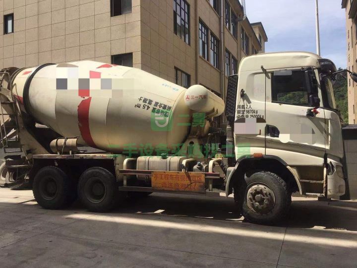 出售二手九成新的國(guó)五三一十二方攪拌車(chē)