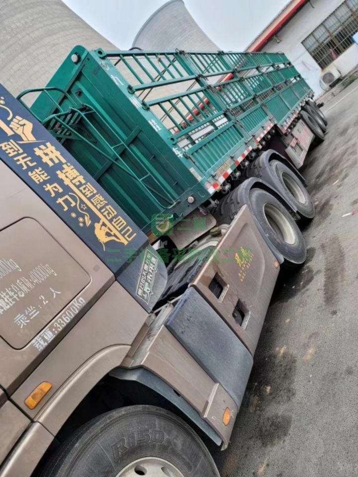 出售二手九成新的東風天龍旗艦牽引車