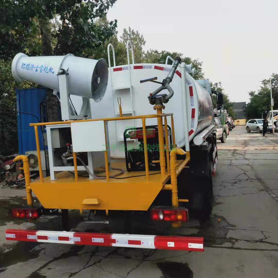 出售東風商用灑水車搭載康明斯210發動機