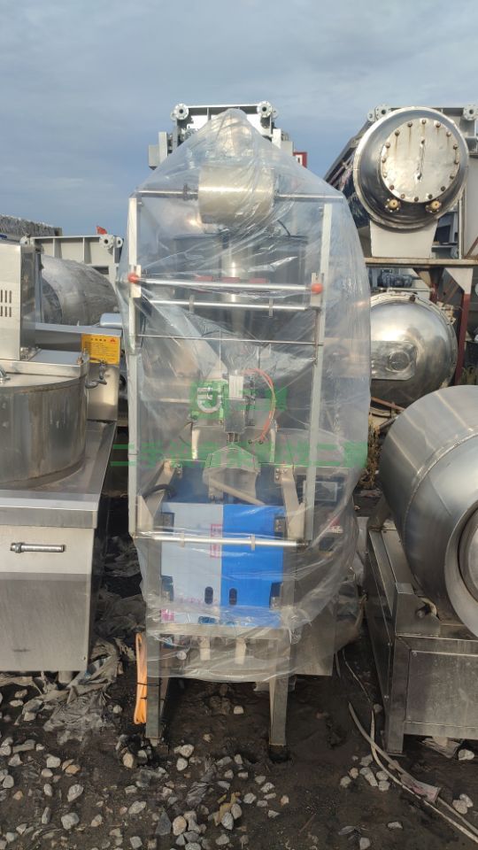 山東出售二手九成新的醬料包裝機(jī)