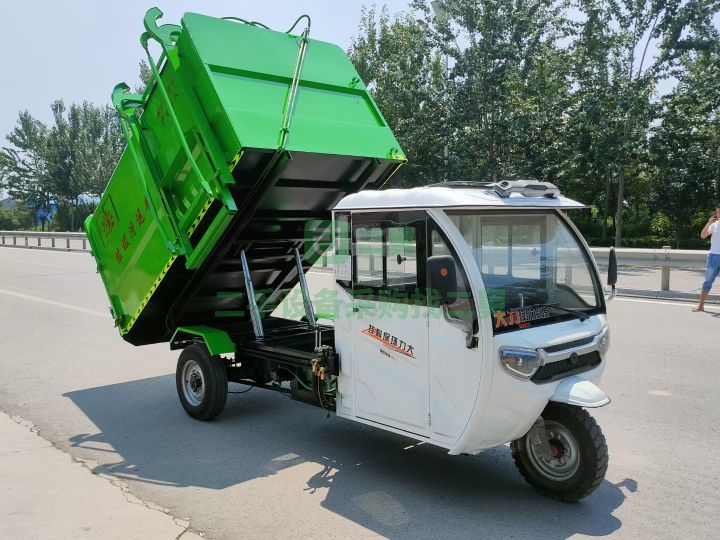 山東出售新能源純電動100毫安掛桶自卸垃圾車