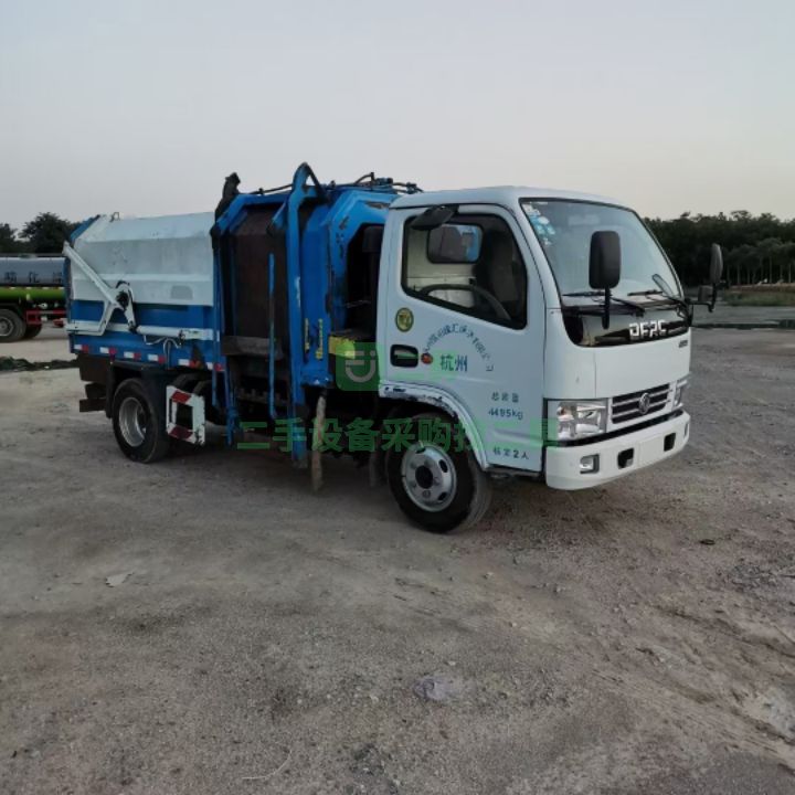 出售五噸東風多利卡D6掛桶垃圾車