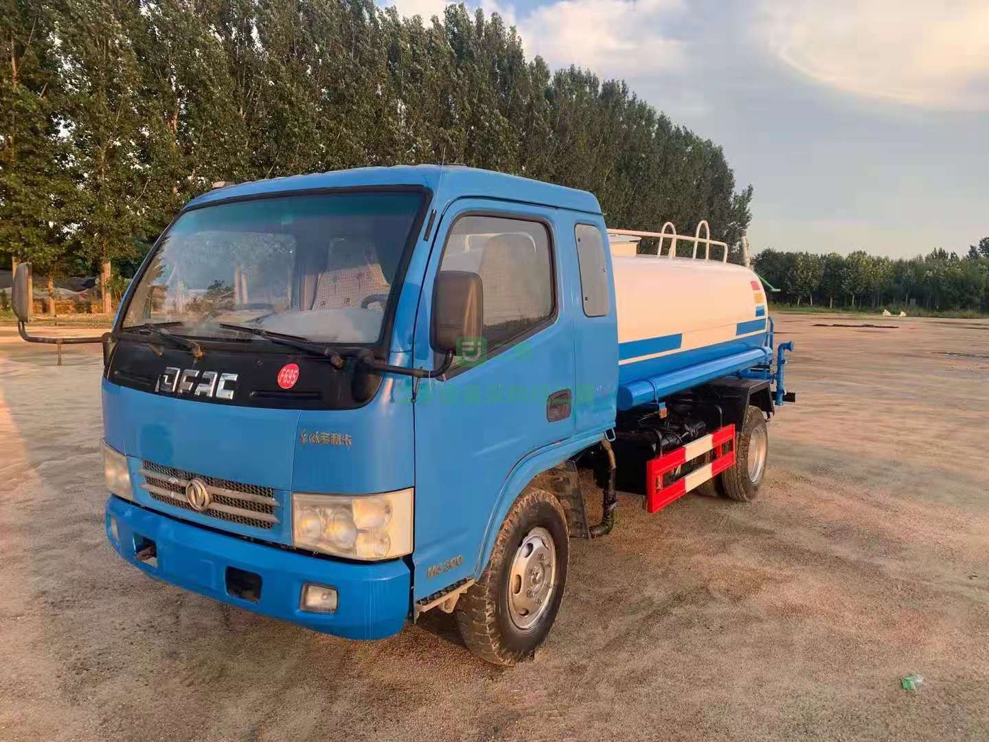 出售極品東風(fēng)多利卡五立方灑水車