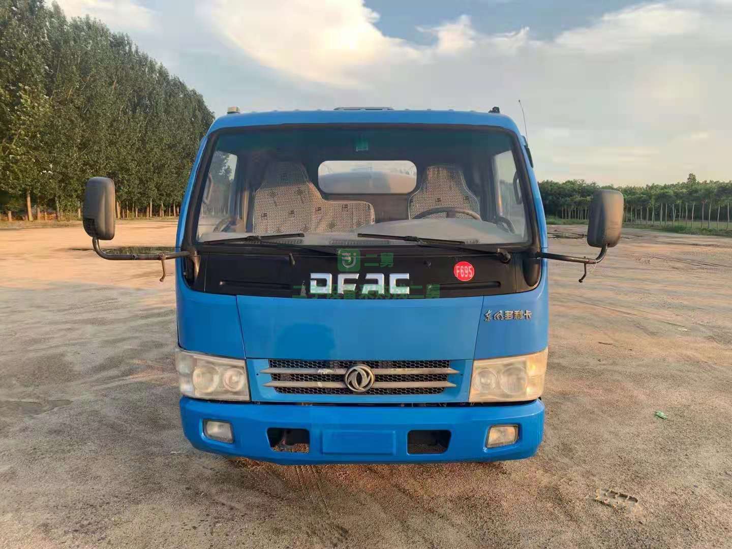 出售極品東風(fēng)多利卡五立方灑水車