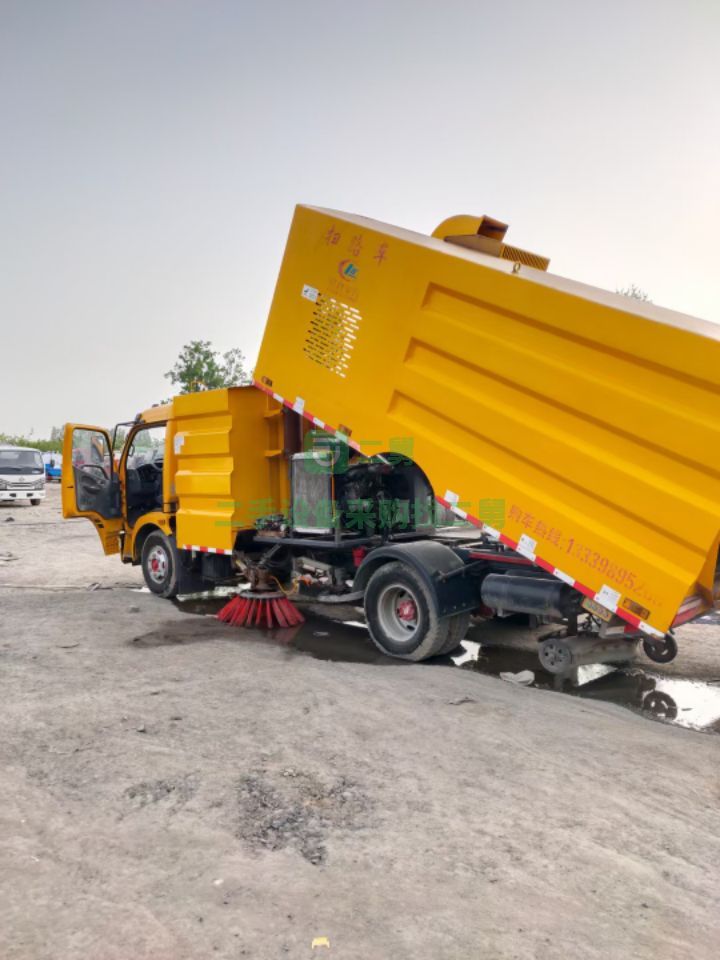 出售二手東風(fēng)多利卡D7/8噸掃路車