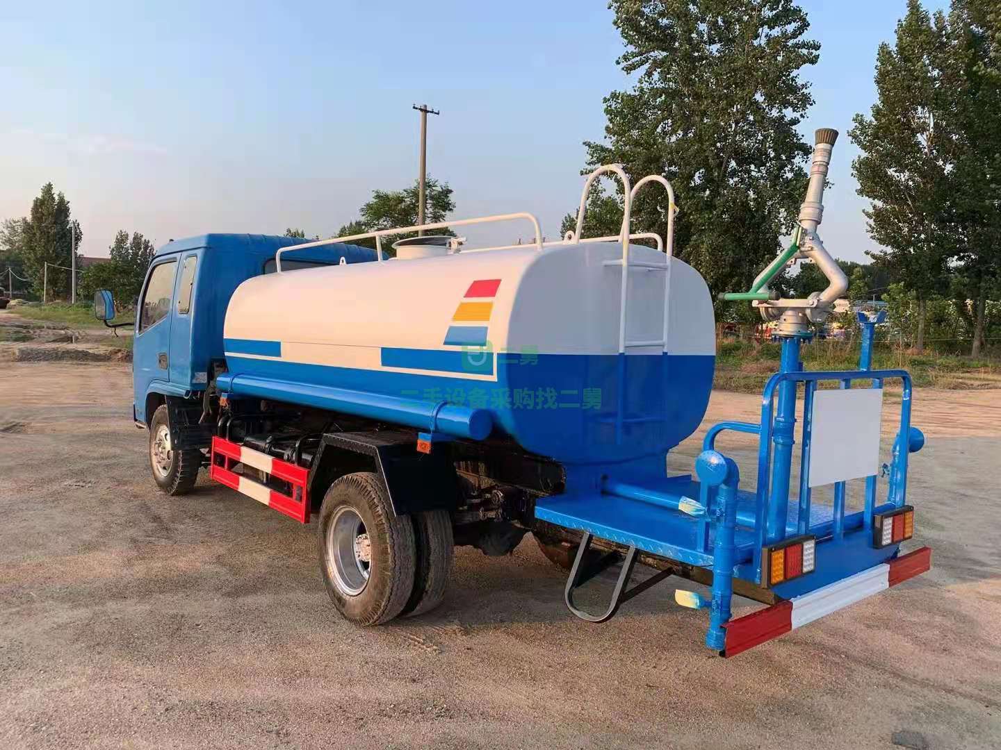 出售極品東風(fēng)多利卡五立方灑水車