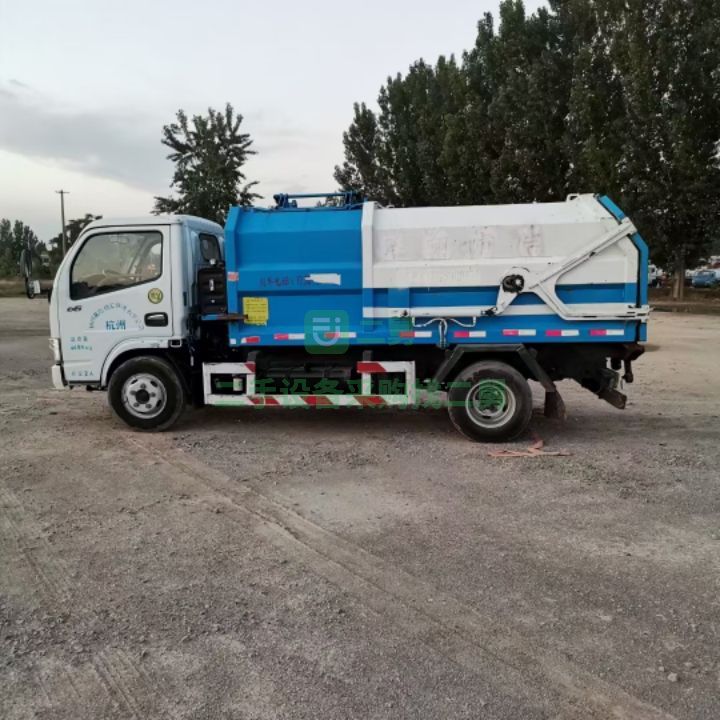 出售五噸東風多利卡D6掛桶垃圾車