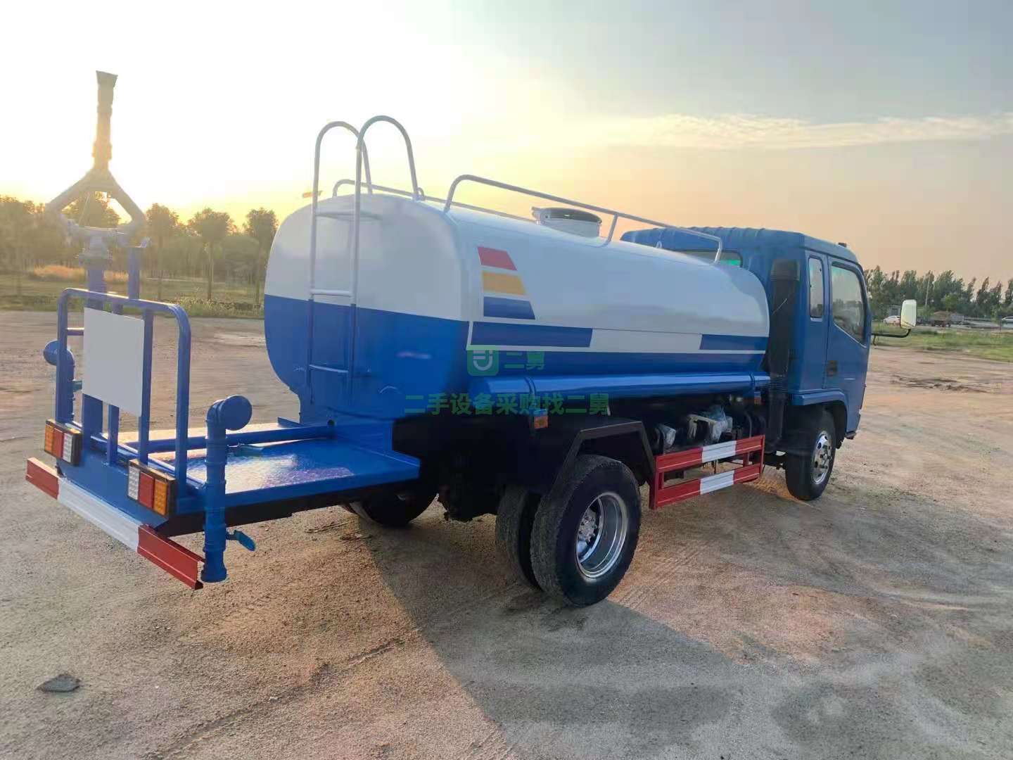 出售極品東風(fēng)多利卡五立方灑水車