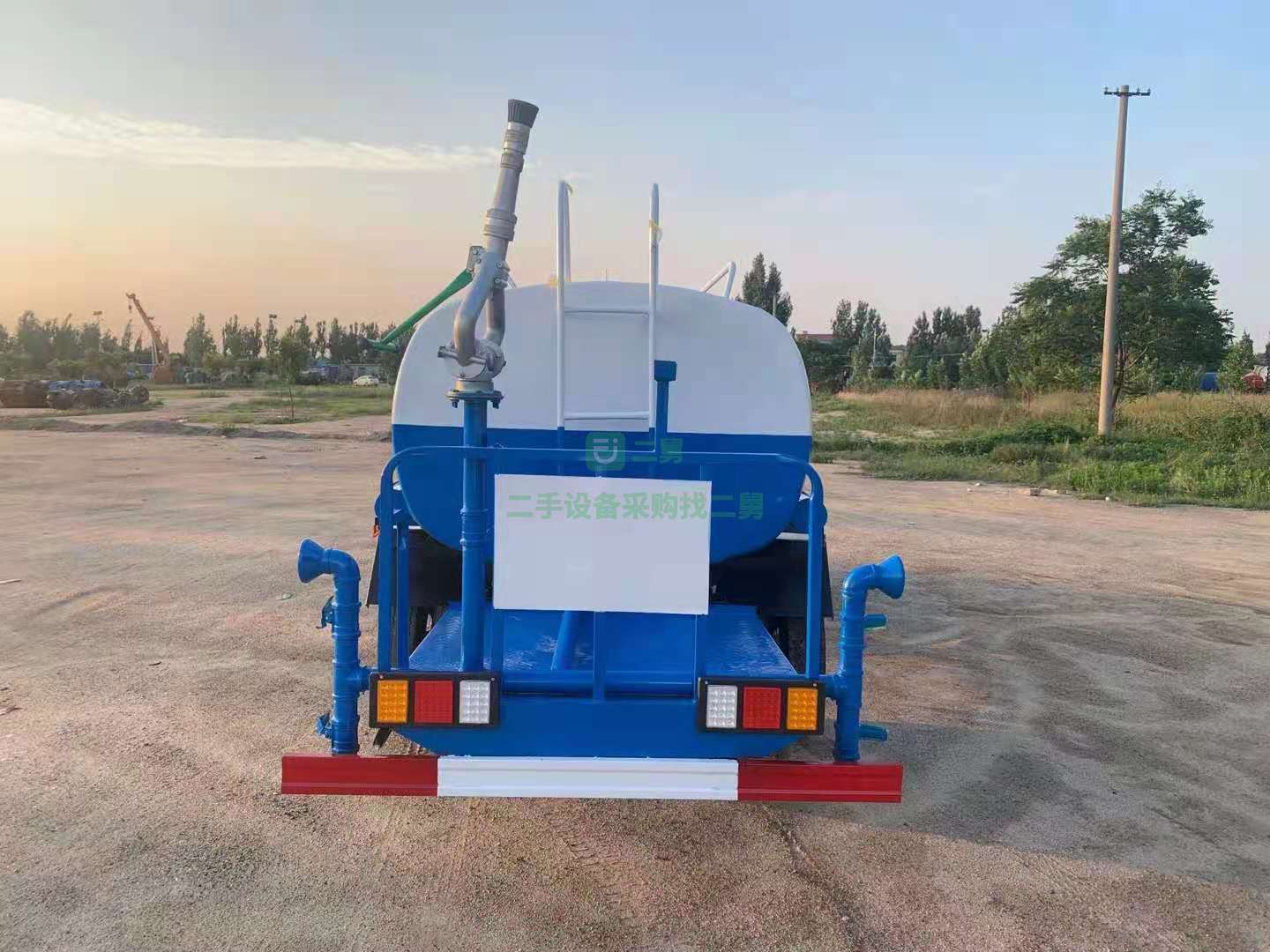出售極品東風(fēng)多利卡五立方灑水車
