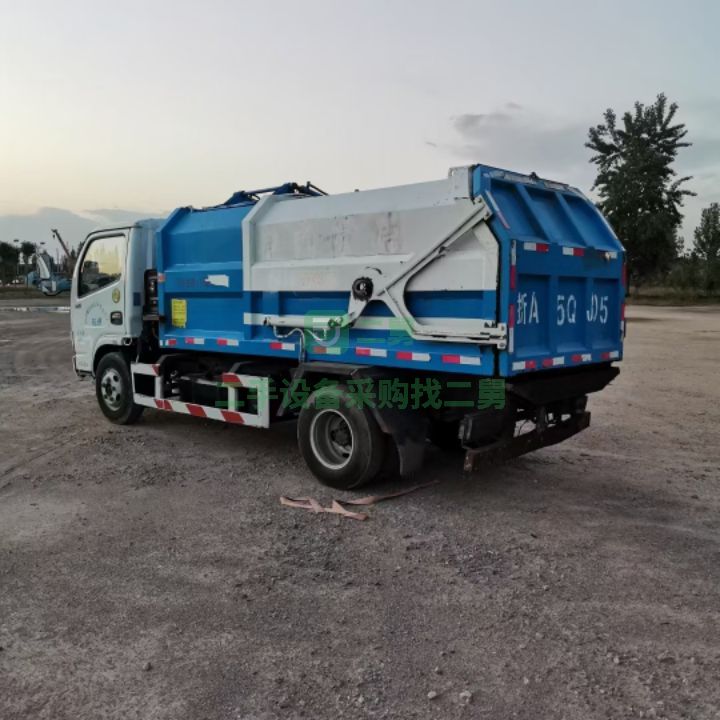 出售五噸東風多利卡D6掛桶垃圾車