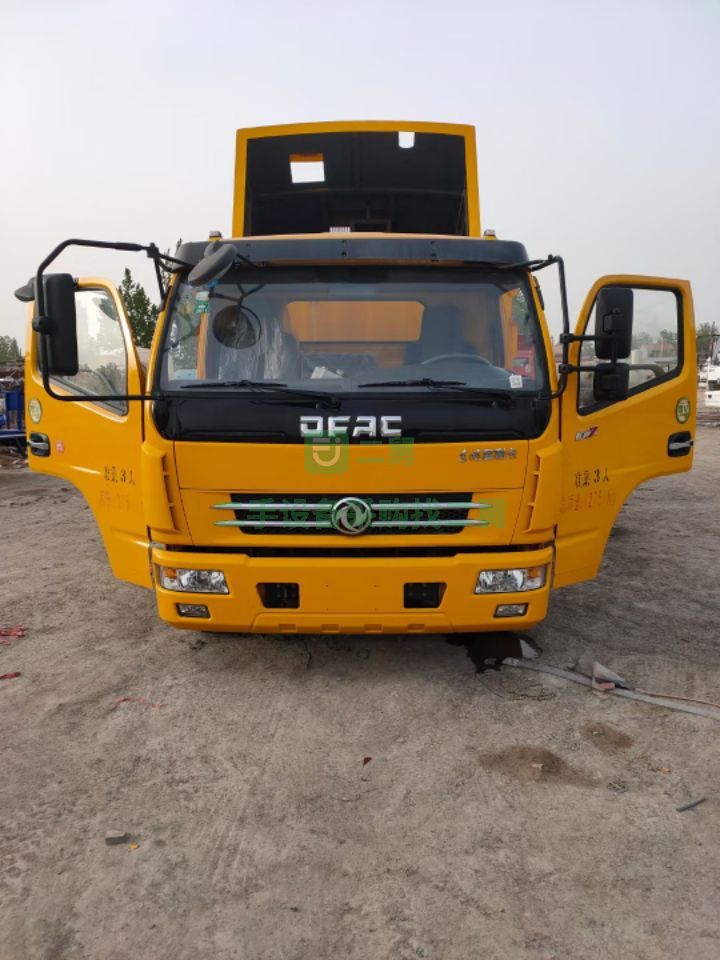 出售二手東風(fēng)多利卡D7/8噸掃路車