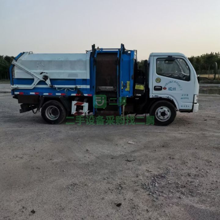 出售五噸東風多利卡D6掛桶垃圾車
