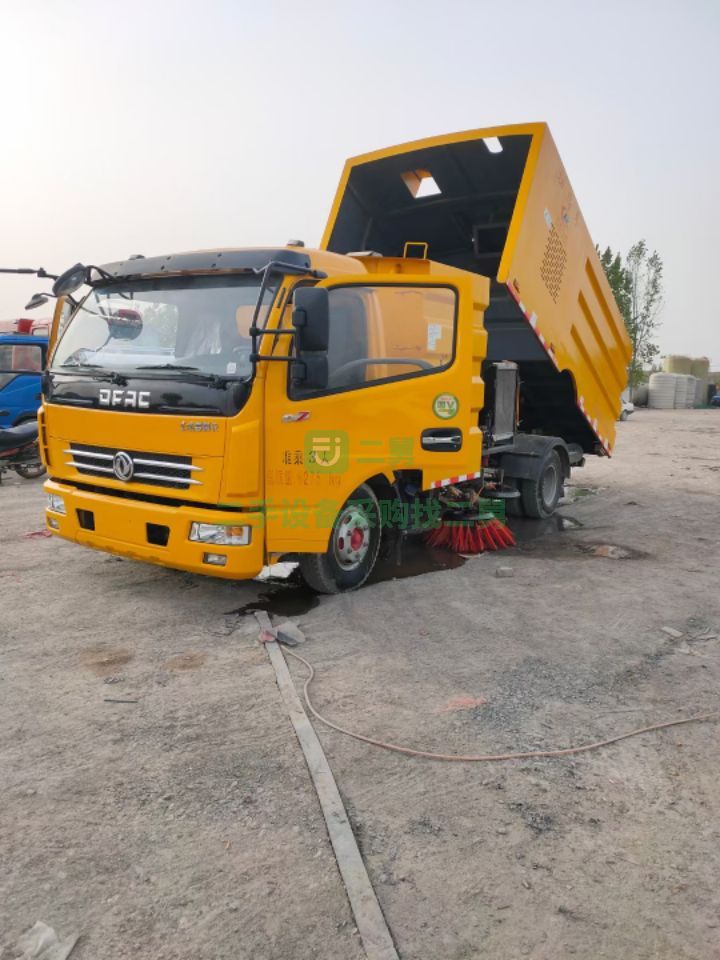 出售二手東風(fēng)多利卡D7/8噸掃路車