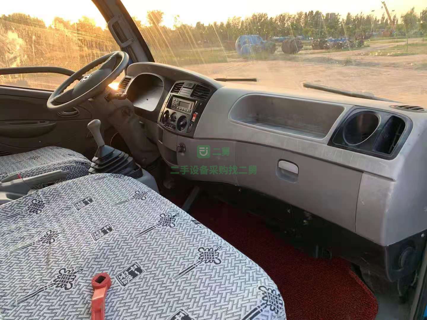 出售極品東風(fēng)多利卡五立方灑水車