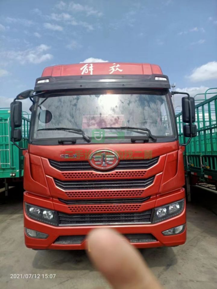 出售二手的1年1個(gè)月悍威2.0濰柴430雙曲大保險(xiǎn)，帶十三米標(biāo)箱牽引車