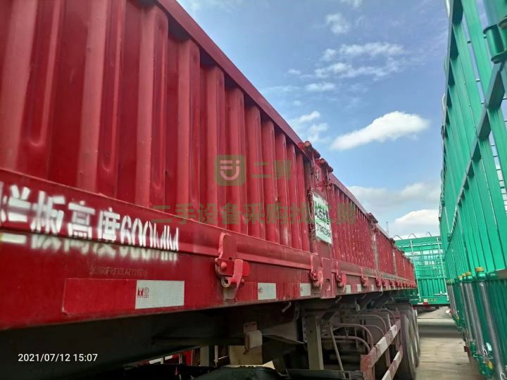 出售二手的1年1個(gè)月悍威2.0濰柴430雙曲大保險(xiǎn)，帶十三米標(biāo)箱牽引車