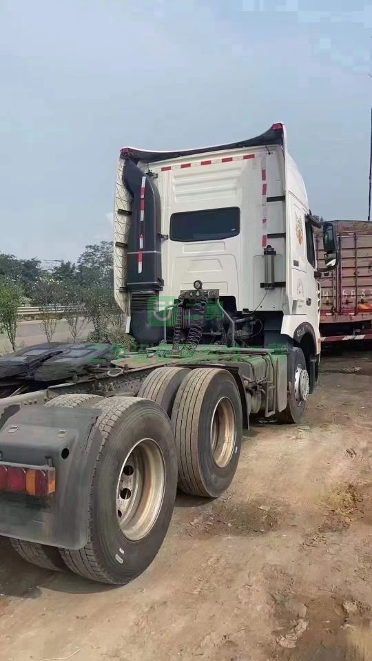 出售17年10月豪沃440馬力牽引車，德國曼發動機，全車輪胎