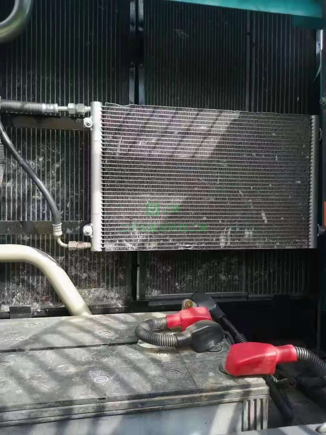 出售精品神鋼200D挖掘機，車況好，速度快，油耗低