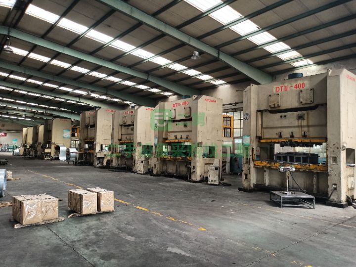 山東出售二手上海迪格（中德合資）DT2一400精密重型壓力機