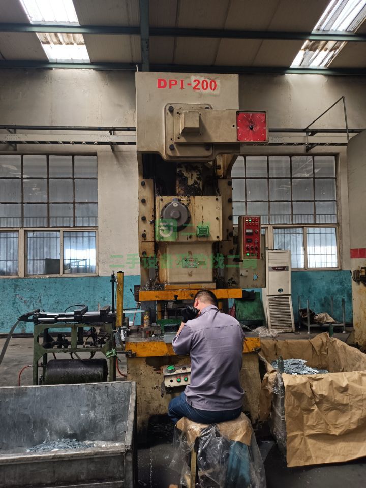 山東出售二手上海迪格（中德合資）DT2一400精密重型壓力機
