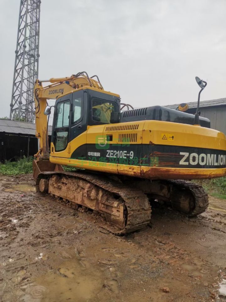 出售二手九成新的中聯(lián)210挖掘機(jī)
