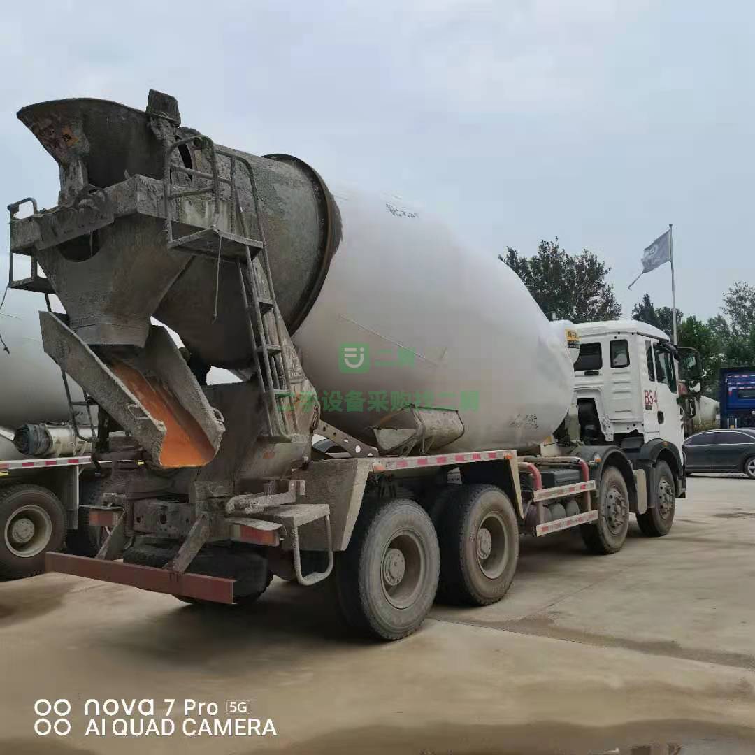 出售2019年豪沃輕量化12方攪拌車(chē)，德國(guó)曼發(fā)動(dòng)機(jī)