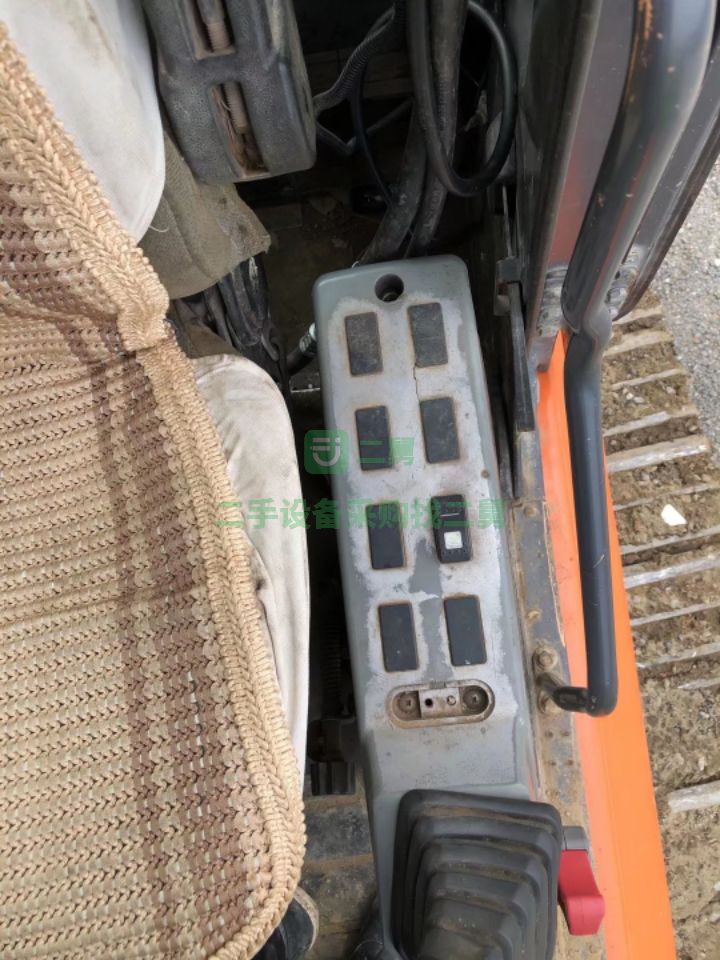 出售斗山DX260挖掘機一臺，沒活干了，出價就買，誠心要的來談