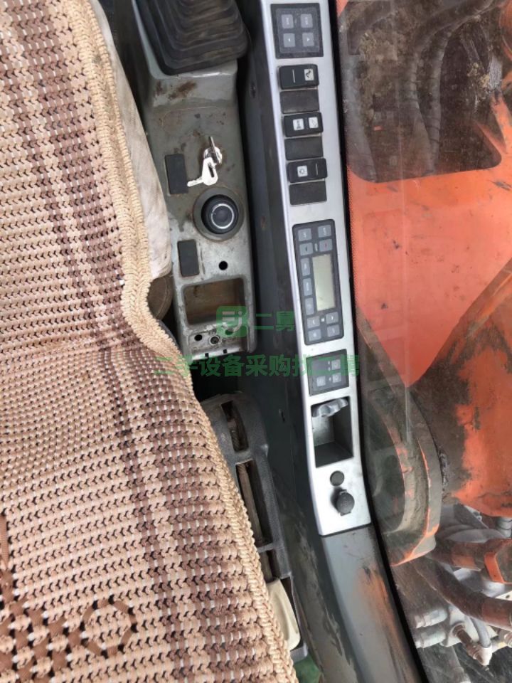 出售斗山DX260挖掘機一臺，沒活干了，出價就買，誠心要的來談