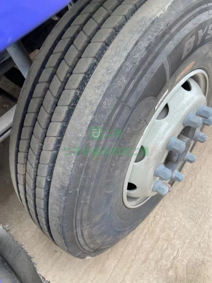 出售二手九成新的牽引車歐曼ETX400馬力