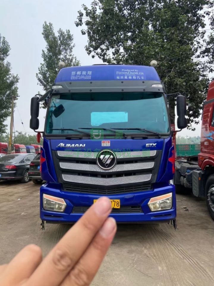 出售二手九成新的牽引車歐曼ETX400馬力