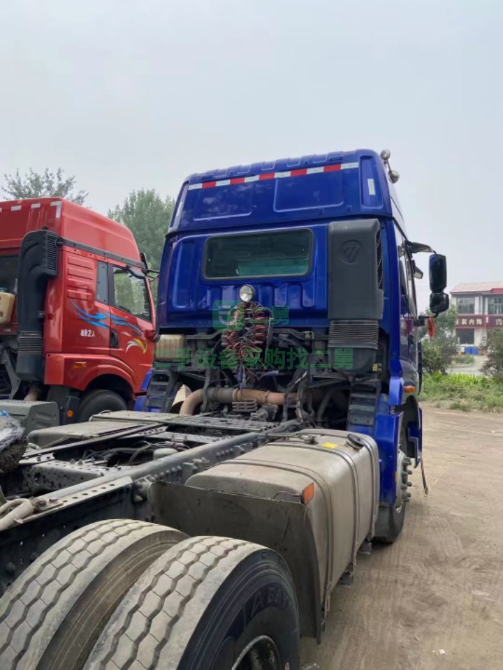 出售二手九成新的牽引車歐曼ETX400馬力