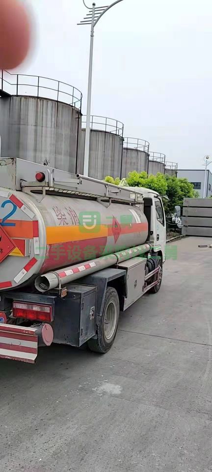 出售二手5噸油罐車，17年4月20號(hào)牌出售