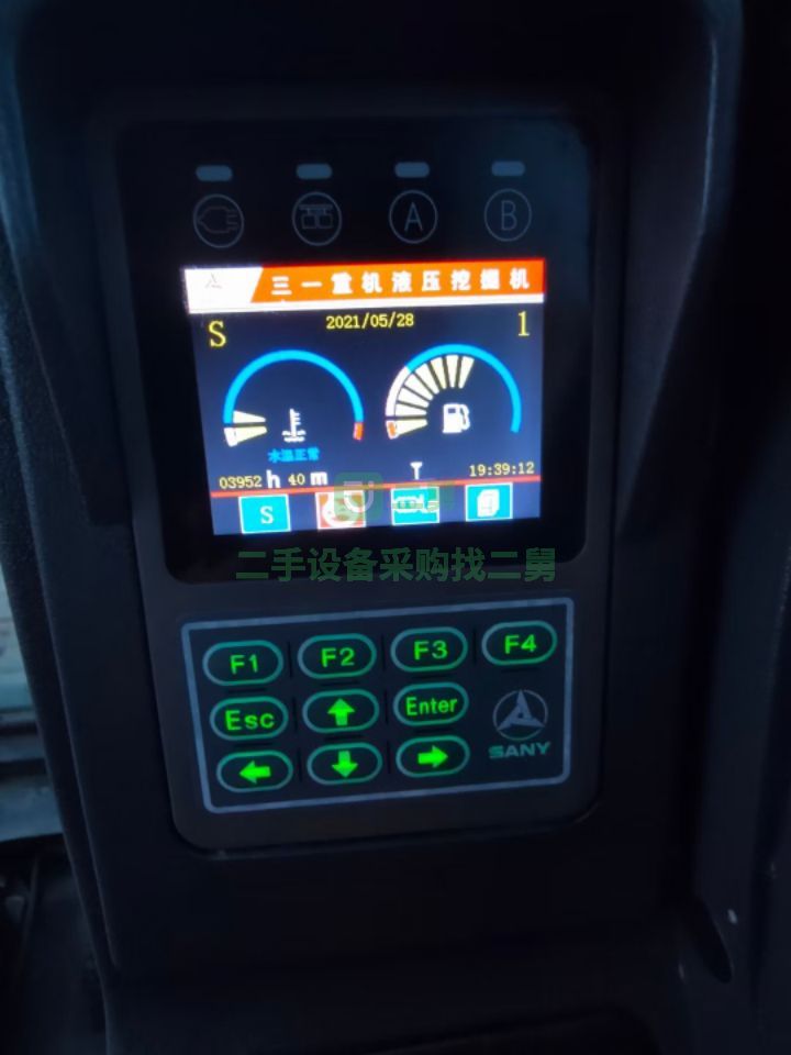 出售18年三一60挖掘機個人用戶車，一直在農村干活車純土方車況性能穩(wěn)定