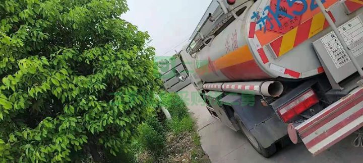 出售二手5噸油罐車，17年4月20號(hào)牌出售