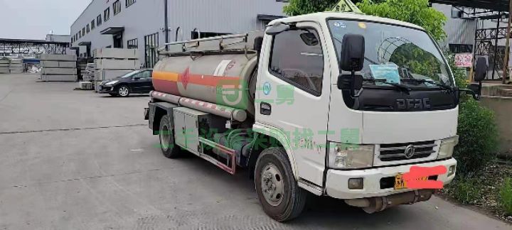 出售二手5噸油罐車，17年4月20號(hào)牌出售