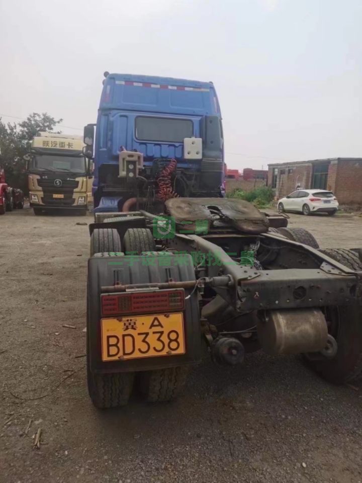 出售16年12月歐曼400馬力牽引車，帶大保險(xiǎn)，輪胎八九成。
