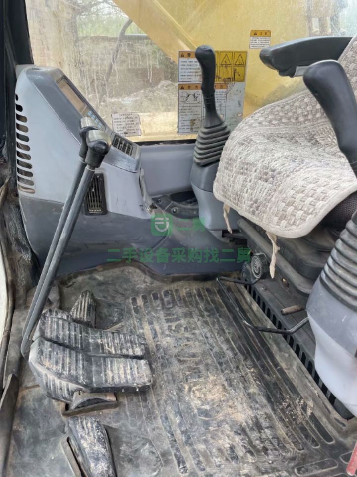 出售小松300挖掘機(jī)，個(gè)人車手續(xù)齊全，車況性能無憂，大件沒動(dòng)