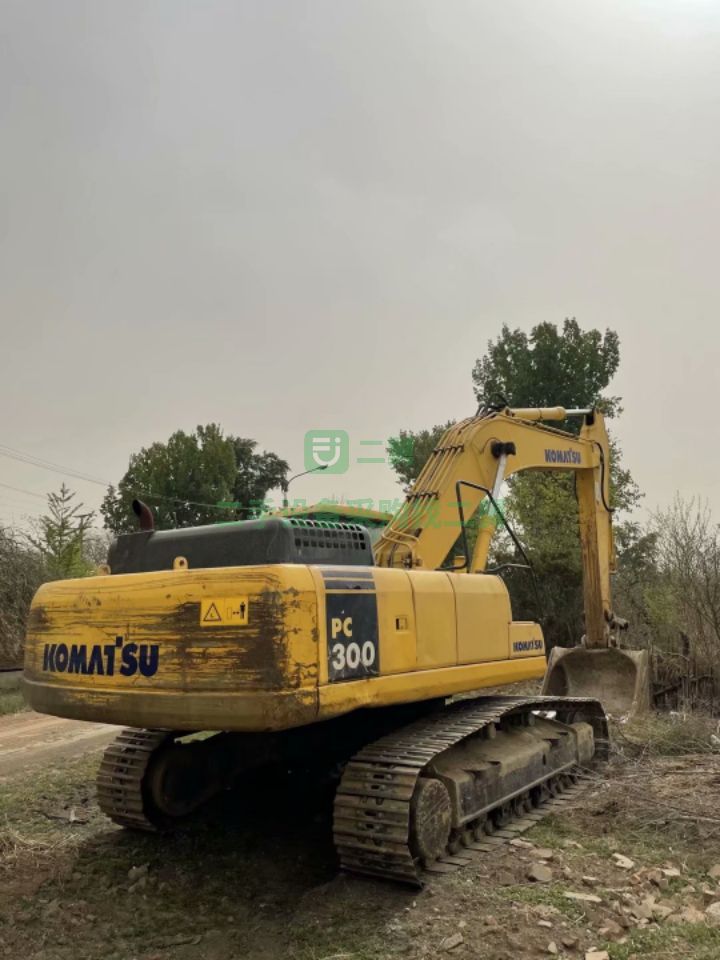 出售小松300挖掘機(jī)，個(gè)人車手續(xù)齊全，車況性能無憂，大件沒動(dòng)