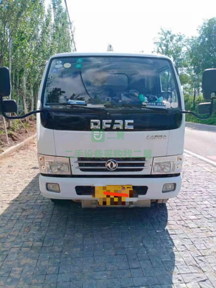 出售二手東風福瑞卡5噸油罐車