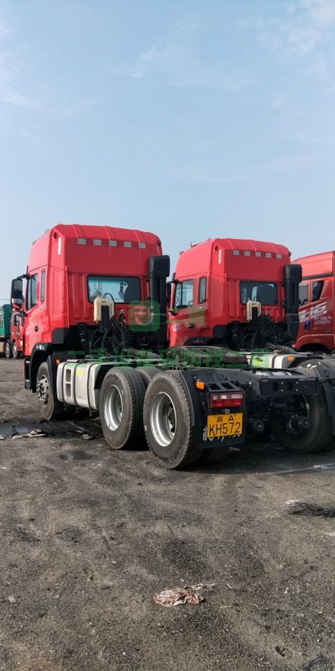出售準新車一年整交強險格爾發濰柴400馬力牽引車