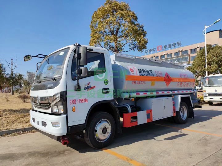 山西出售東風多利卡油罐車楚勝制造，國六朝柴170馬力