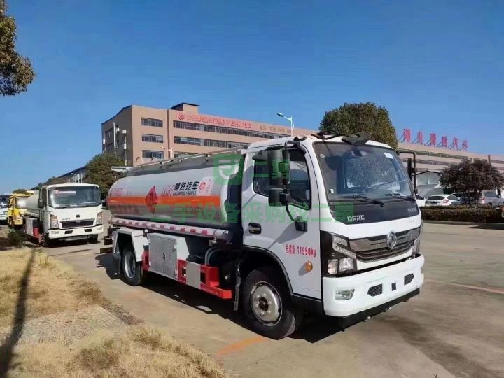山西出售東風多利卡油罐車楚勝制造，國六朝柴170馬力