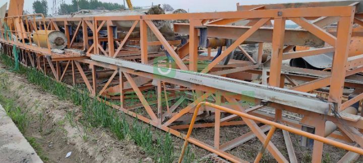 出售14年中聯(lián)重科240型混凝土攪拌站，六斗地倉配料機