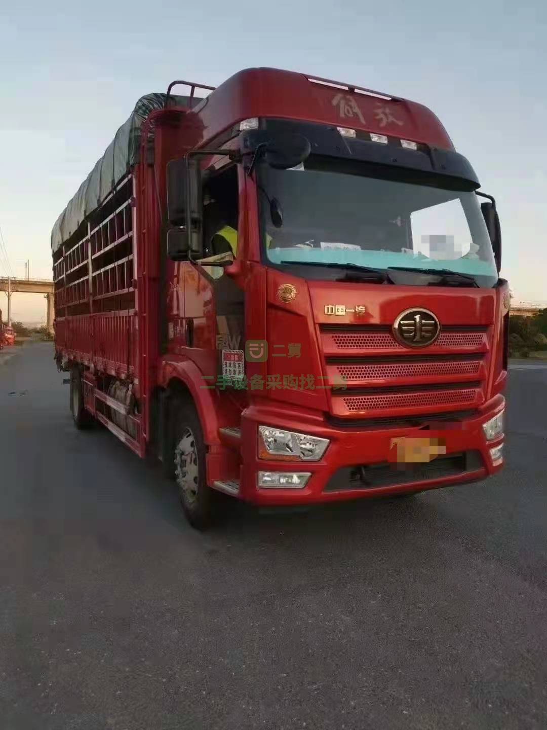 出售六個(gè)月的新車，只跑了兩個(gè)月，240馬力6.8米高欄貨車