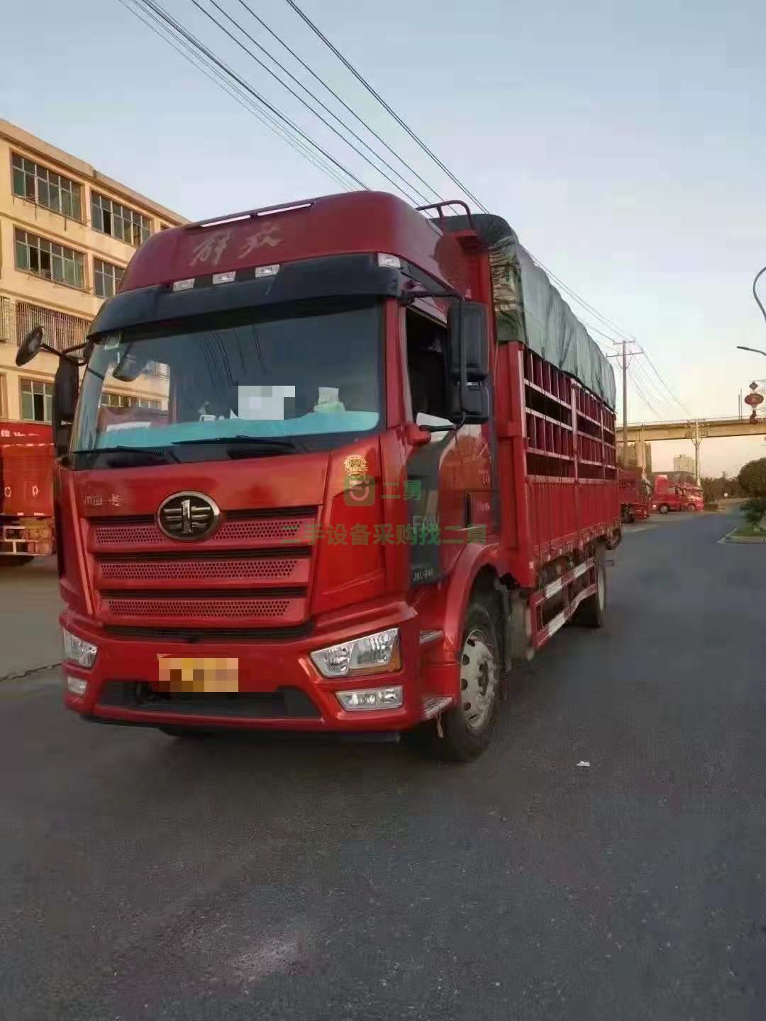 出售六個(gè)月的新車，只跑了兩個(gè)月，240馬力6.8米高欄貨車