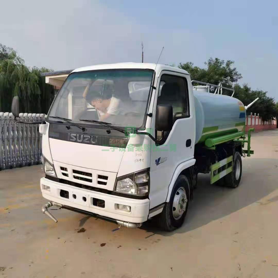 出售國四電噴庫存實驗車，5立方灑水車進口五十鈴發動機，液壓助理轉向，渦輪增壓，空調凍人。700鋼絲胎。車況免檢產品。配置龍王水泵。